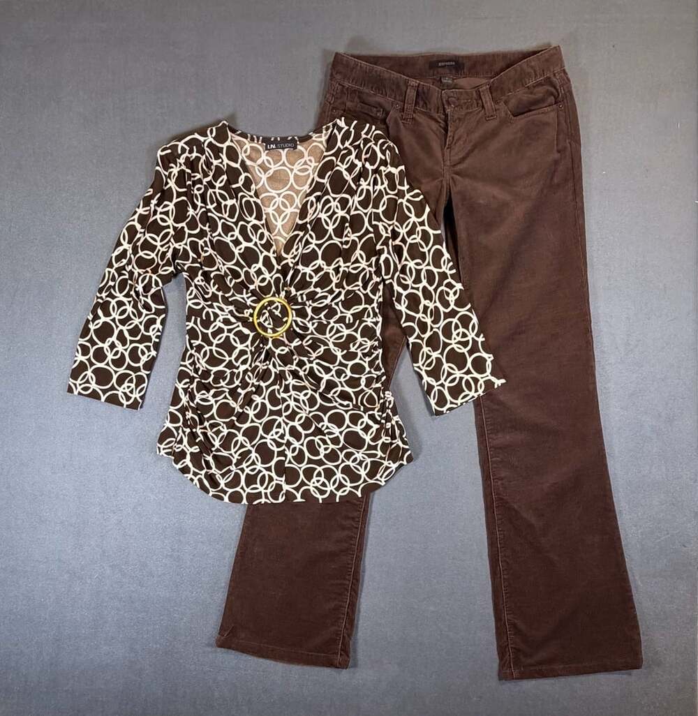 I.N. Studio Y2K Brown Geometric Ruched Buckle Top 3/4 Sleeve